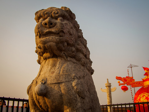 開(kāi)封龍亭的石獅子
