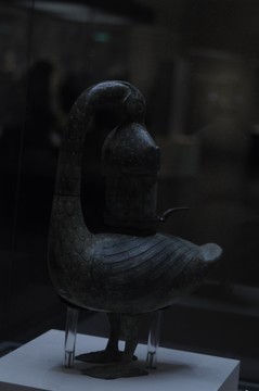彩繪雁魚青銅釭燈