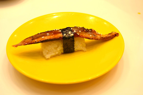 秋刀魚(yú)壽司卷