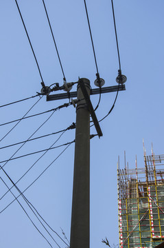 工地藍天電線桿