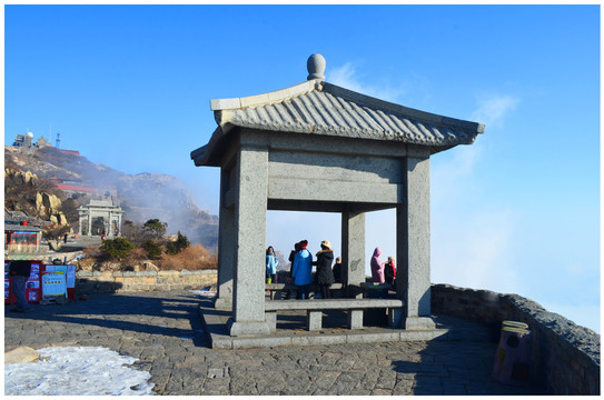 泰山之巔亭子
