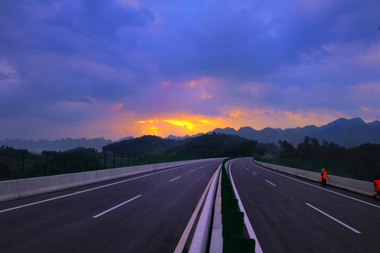 遠(yuǎn)山 高速公路