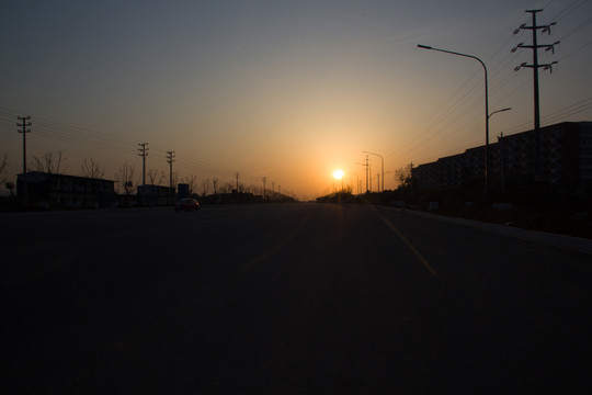 落日 車流 道路