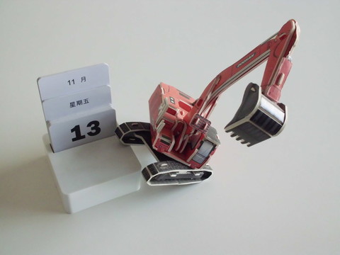 臺(tái)歷挖掘機(jī)