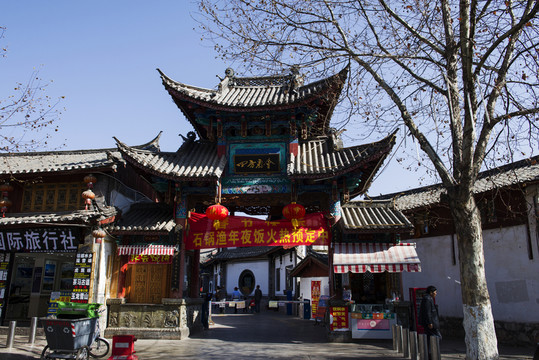 云南麗江四方廟會(huì)牌坊