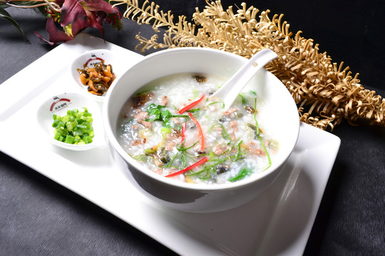 青菜皮蛋瘦肉粥