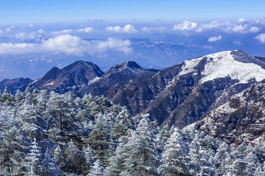 雪景 昆明轎子雪山