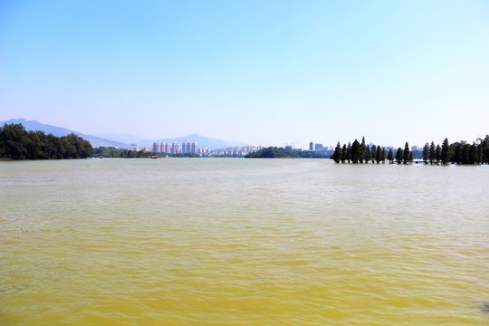 七星巖湖泊景色