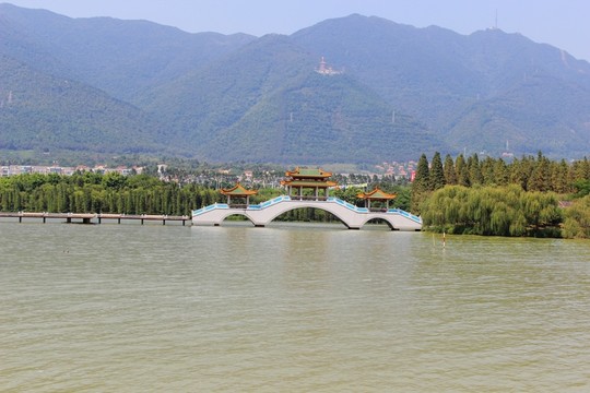 七星巖湖泊景色