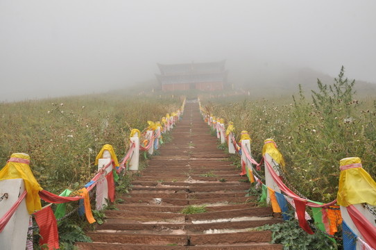 經(jīng)幡樓梯