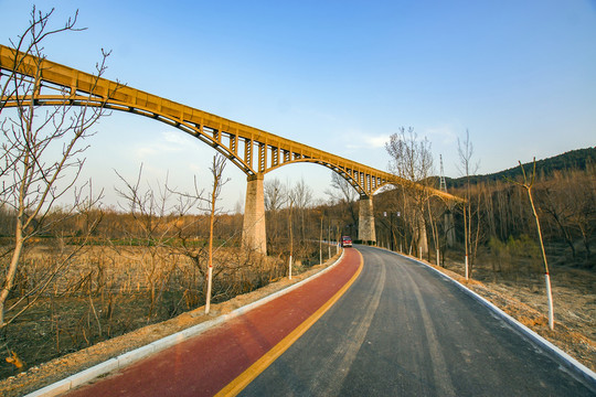 春天的路