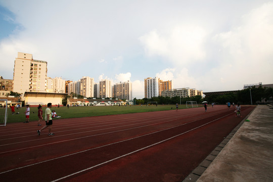 大學體育場