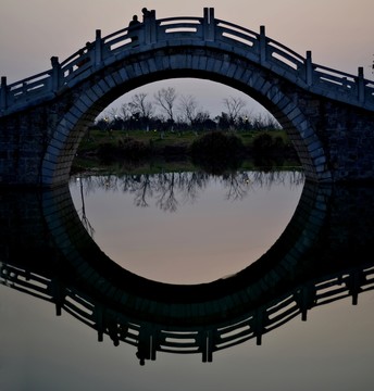 小橋夜歸人