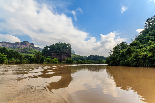 韶關(guān)丹霞山群象過河