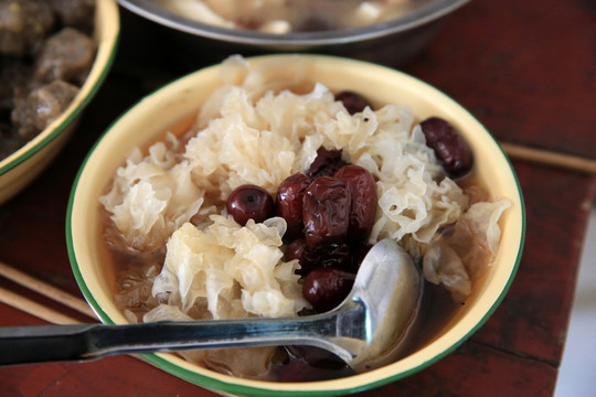 養(yǎng)生銀耳紅棗湯