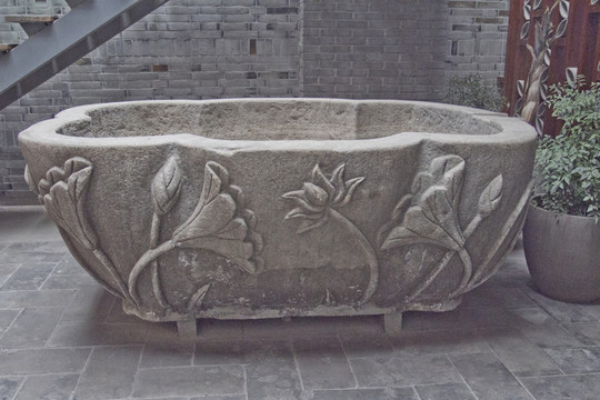 蓮花青石水缸
