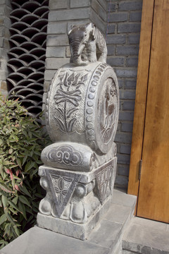 抱鼓型有獸吻頭門礅