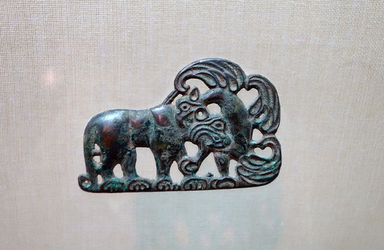 獸紋銅牌飾