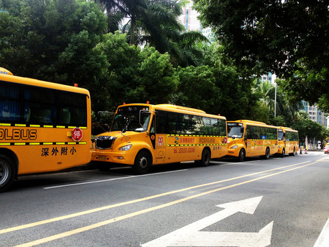 校車