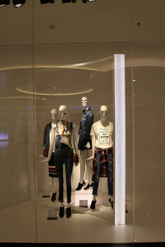 商場 服裝專賣 商場裝修 櫥窗