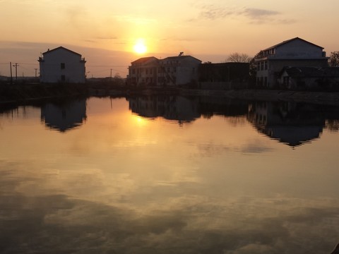 夕陽(yáng)西下