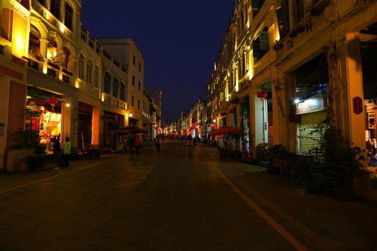 ?？隍T樓老街夜景