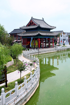 戲臺(tái)和水榭