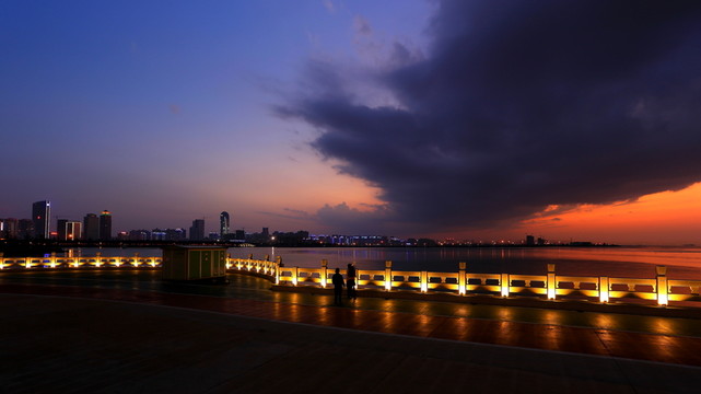 濱海夜色