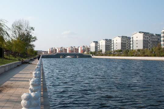 小區(qū)河邊小路