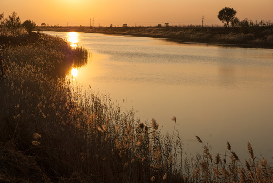 夕陽(yáng)河流