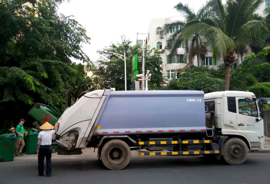 清運車