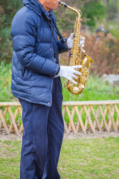 吹薩克斯