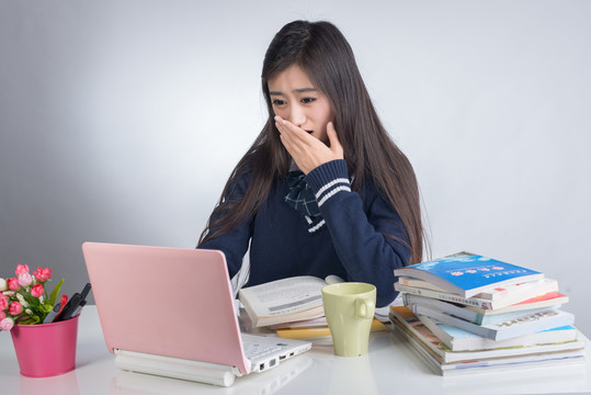 女學(xué)生 驚訝