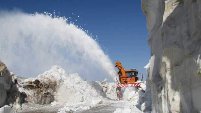 工作中的清雪機