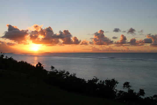 海邊的夕陽暮色