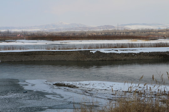 河流 冰雪 草叢