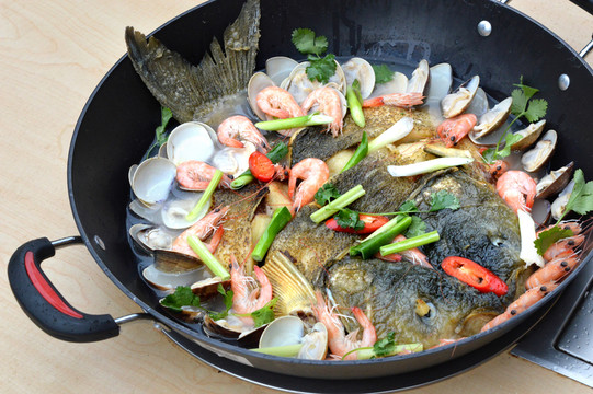 大鍋魚(yú) 大盤(pán)魚(yú)