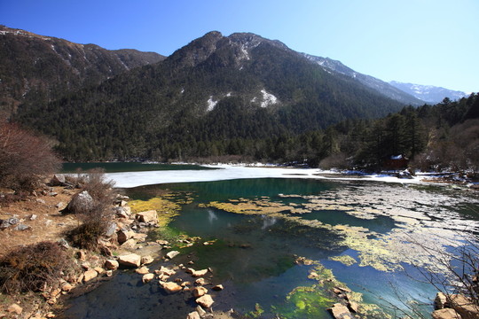 高原湖景