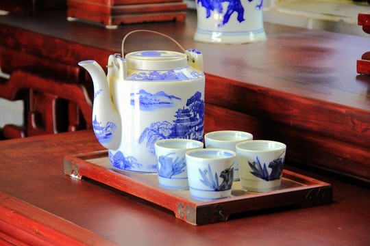 青花瓷茶壺