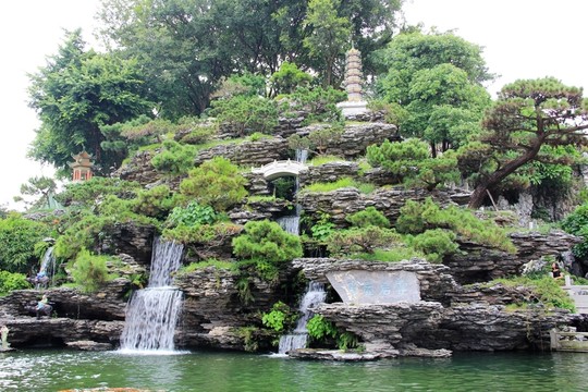 寶墨園假山