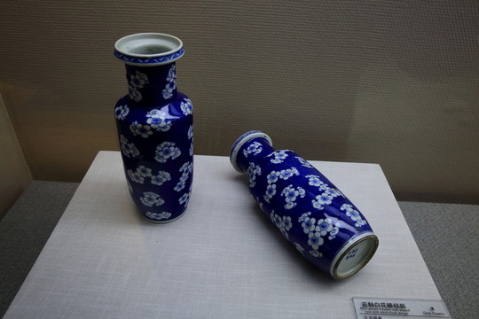 藍釉白花棒槌瓶