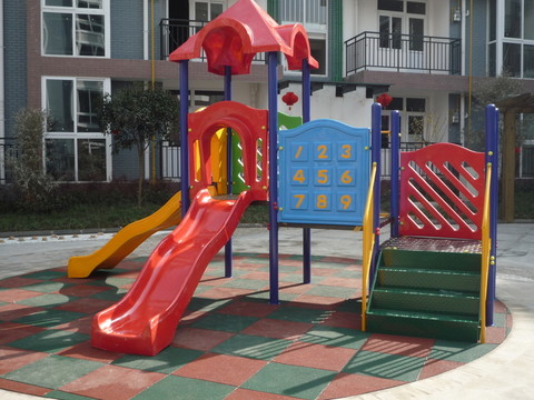 公園滑梯