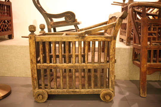 嬰兒車