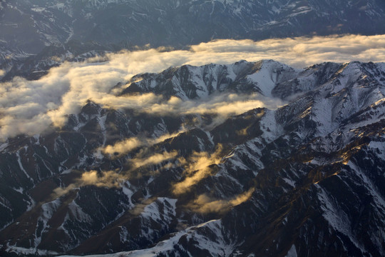 航拍雪山
