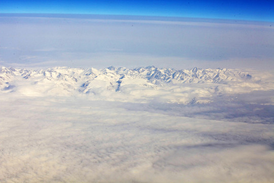 航拍雪山