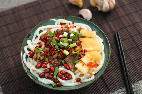 鹵牛肉粉
