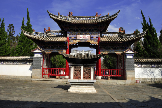 中式大氣的大門(mén)