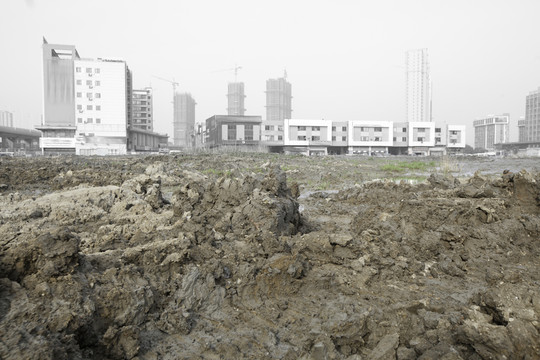 工地上泥土