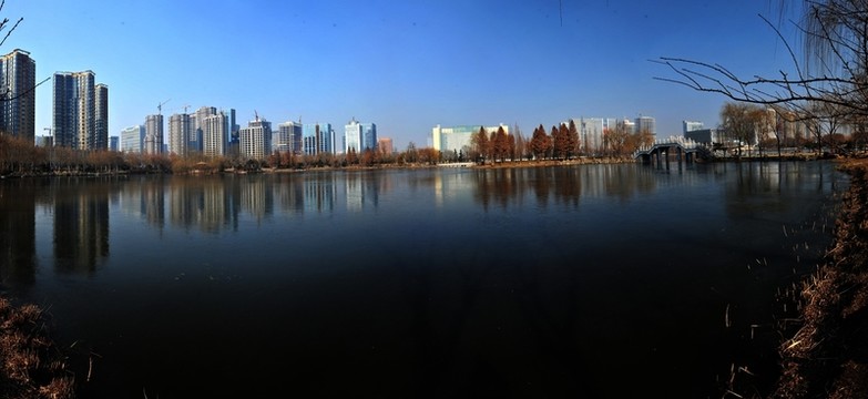 河岸風(fēng)光