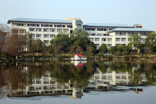 重大第一教學(xué)樓